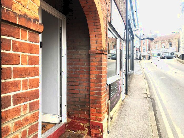 1 Bedroom Flat To Rent In London Road, Westerham, TN16