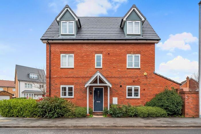 4 Bedroom Semi-Detached House To Rent In Bolton Drive, Shinfield, RG2