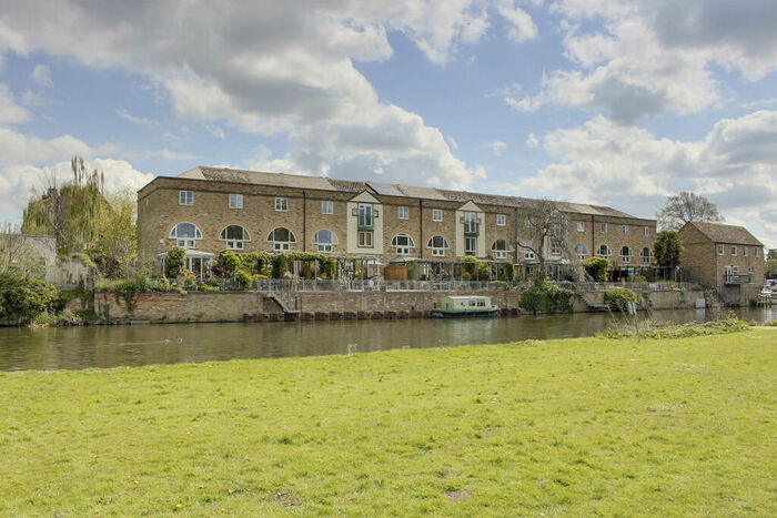 3 Bedroom Town House To Rent In River Terrace, St Neots, PE19