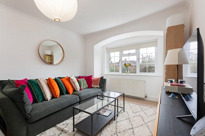 1 Bedroom Flat To Rent In Amerland Road, West Hill, SW18