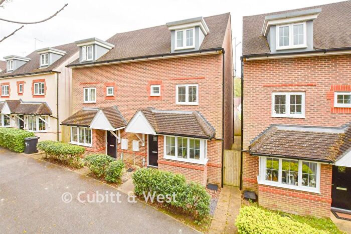 4 Bedroom Semi Detached House For Sale In Ashurst Way, East Grinstead, West Sussex, RH19