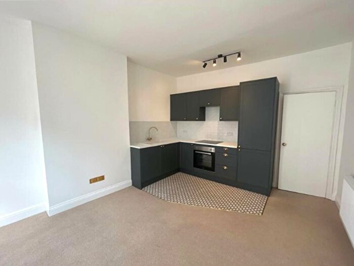 2 Bedroom Flat To Rent In Montague Street, Worthing, West Sussex, BN11