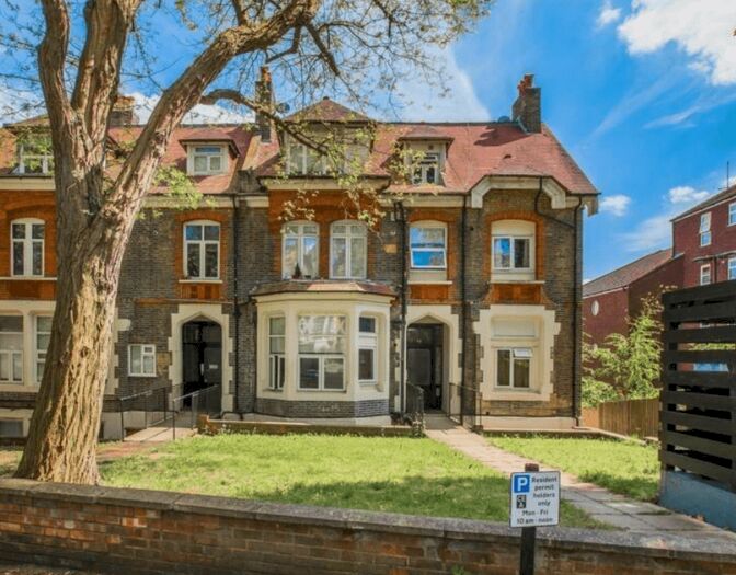 Studio To Rent In Mount View Road, London, N4