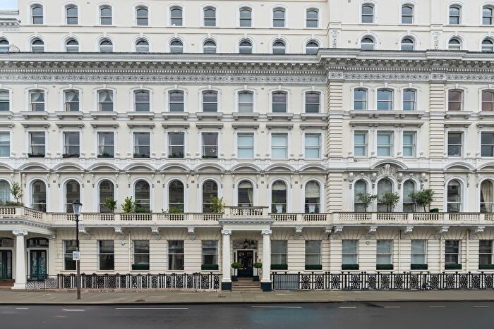 3 Bedroom Flat To Rent In Queen's Gate Terrace, London, SW7