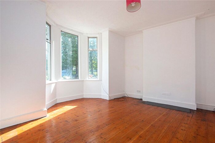 2 Bedroom Flat For Sale In Markhouse Road, Walthamstow, London, E17