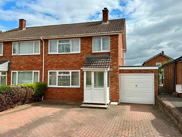 3 Bedroom Semi-Detached House For Sale In Glendower Close, Hereford, HR2