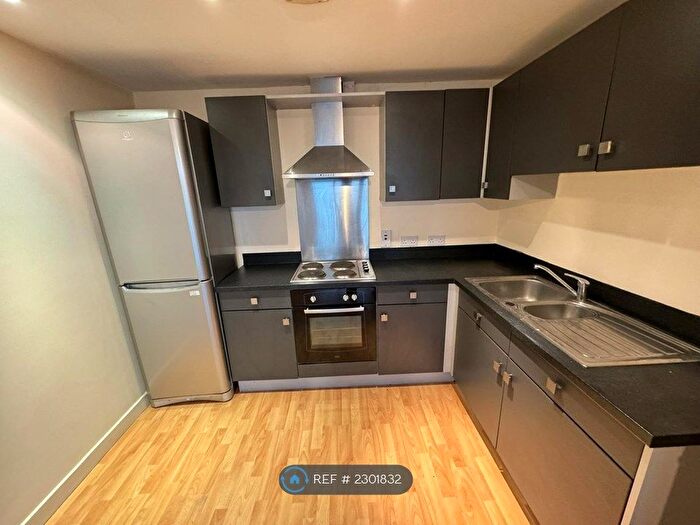 2 Bedroom Flat To Rent In Lovell House, Leeds, LS7