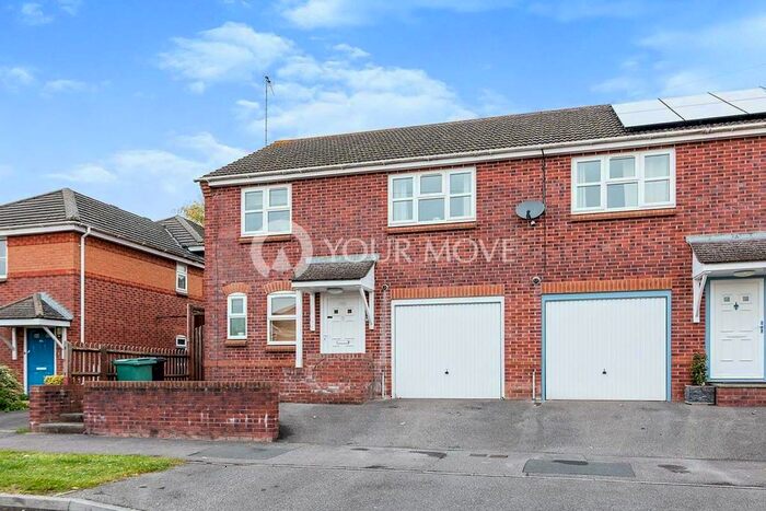 3 Bedroom Terraced House To Rent In Tennyson Way, Basingstoke RG22