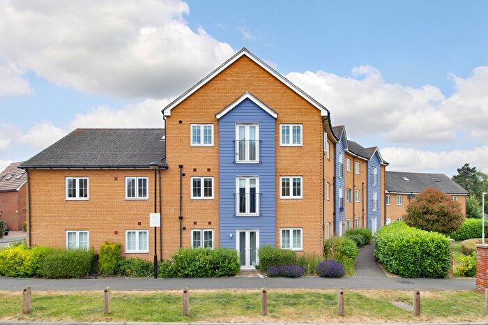 2 Bedroom Flat To Rent In Chartwell Lane, Longfield, Kent, DA3