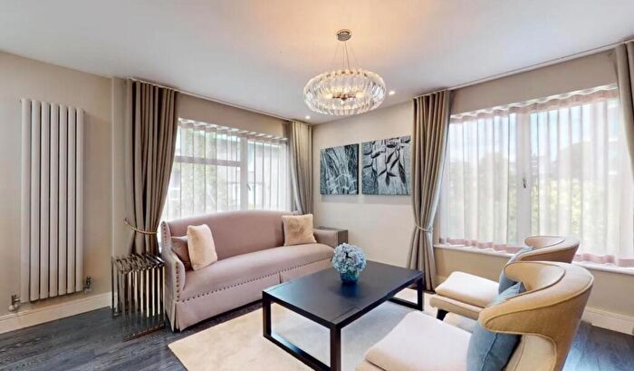 3 Bedroom Flat To Rent In St Johns Wood Park, London, NW8
