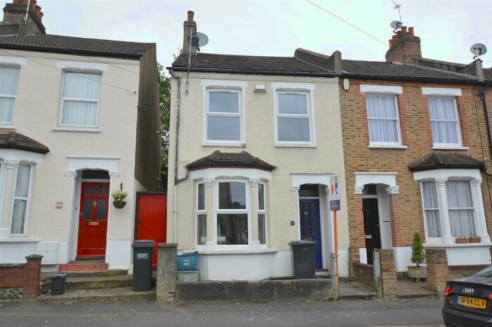 2 Bedroom Property To Rent In Edward Road, Coulsdon, CR5