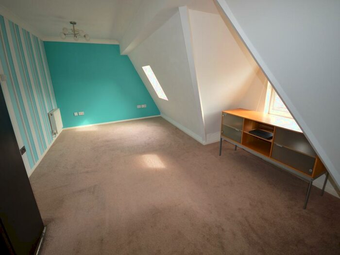 1 Bedroom Flat To Rent In Flat Sandra Court Cecil Avenue, Strood, Rochester, Kent, ME2