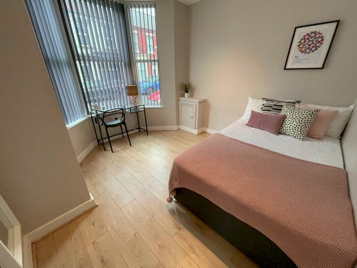 6 Bedroom Terraced House To Rent In Halsbury Road, L6