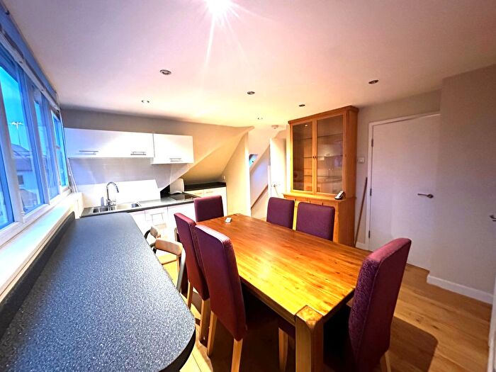 1 Bedroom Flat To Rent In Shirehall Park, London, NW4