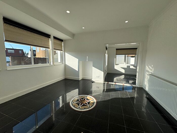 2 Bedroom Detached Bungalow To Rent In Ridge Close, London, NW4