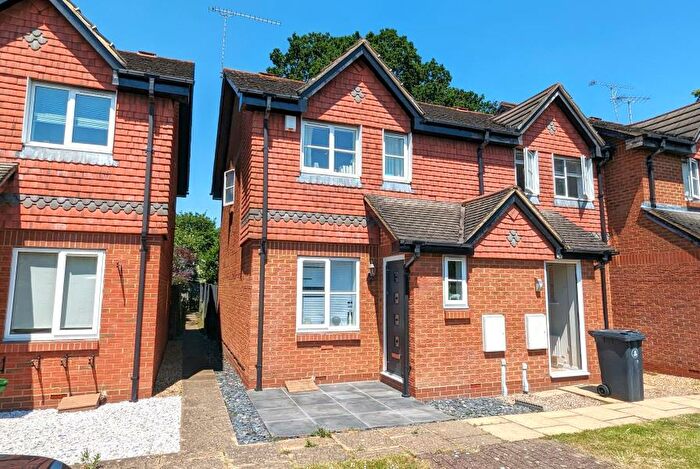 2 Bedroom End Of Terrace House To Rent In West End, Surrey, GU24