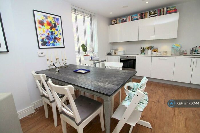 2 Bedroom Flat To Rent In Vermilion Apartments, London, E3