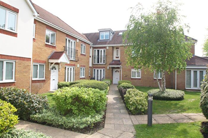 2 Bedroom Flat To Rent In Hazelwood Lane, Palmers Green, London, N13