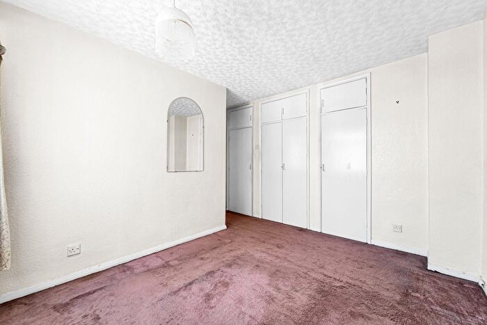3 Bedroom Semi-Detached House For Sale In Metcalf Road, Ashford, TW15