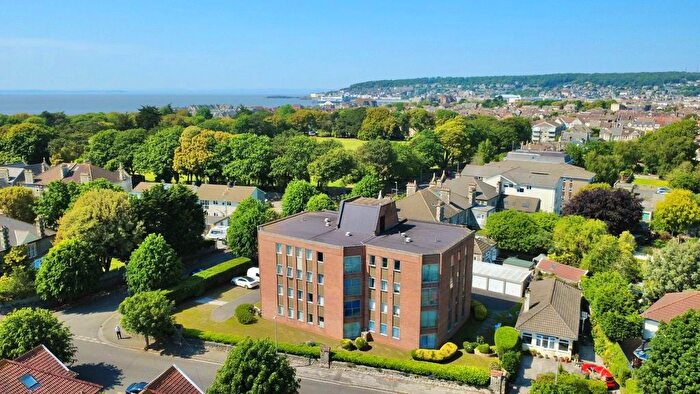 2 Bedroom Flat For Sale In Clarence Road East, Weston-Super-Mare - Lovely Sunny Flat, BS23