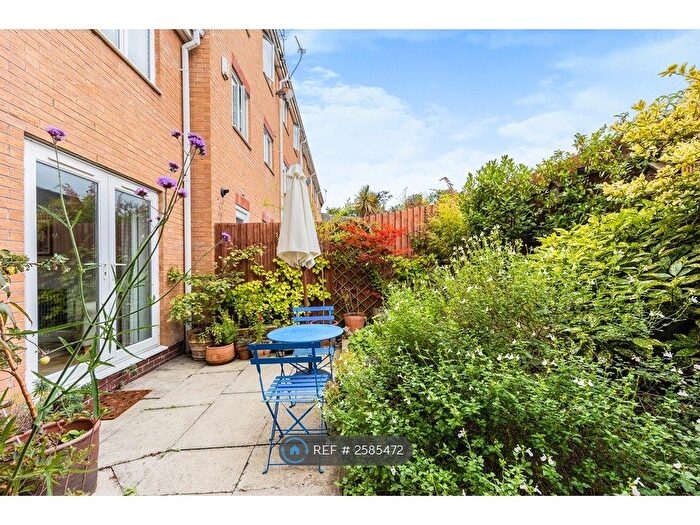 2 Bedroom Maisonette To Rent In New Barns Avenue, Manchester, M21