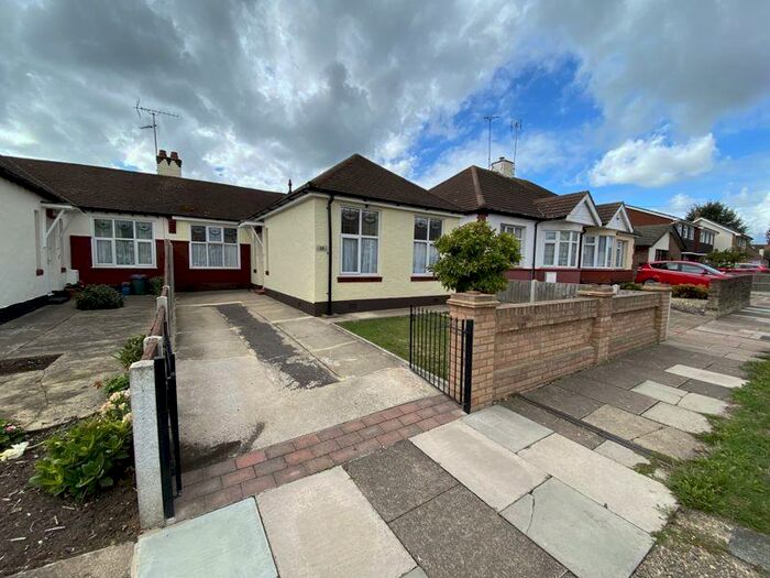 3 Bedroom Semi-Detached Bungalow To Rent In Selwyn Road, Southend-On-Sea, SS2