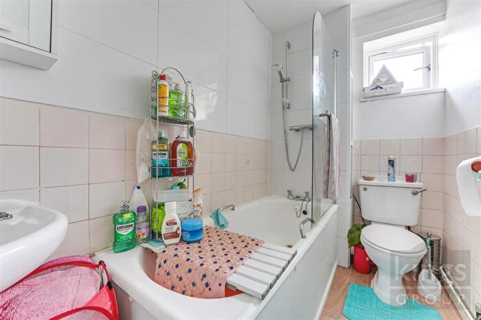 1 Bedroom Flat For Sale In Strand Place, Edmonton, N18