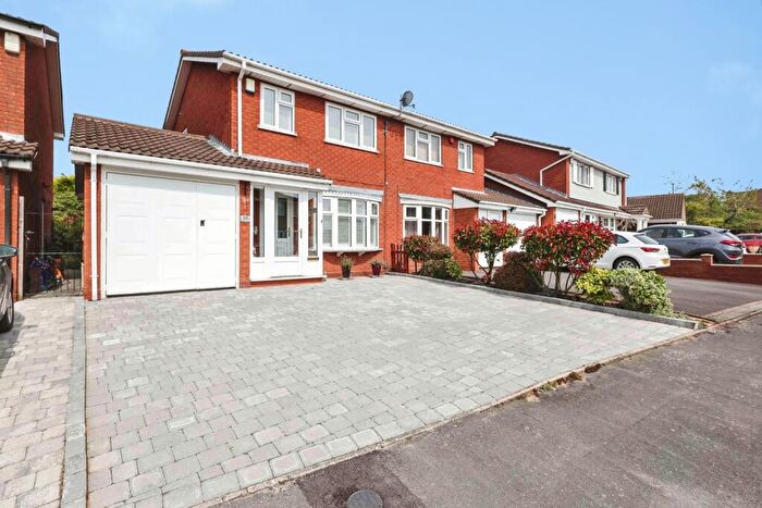 3 Bedroom Semi-Detached House For Sale In Whittleford Grove, Birmingham, West Midlands, B36