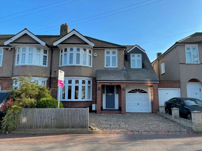 5 Bedroom Semi-Detached House To Rent In Edgefield Avenue, Barking, IG11