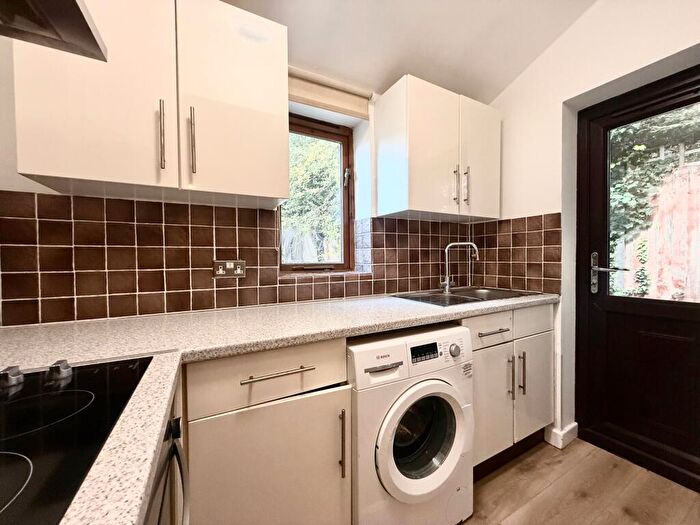 1 Bedroom Flat To Rent In Victoria Street, St. Albans, Hertfordshire, AL1