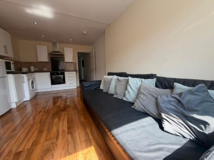 1 Bedroom Apartment To Rent In Albany Road, Roath, CF24