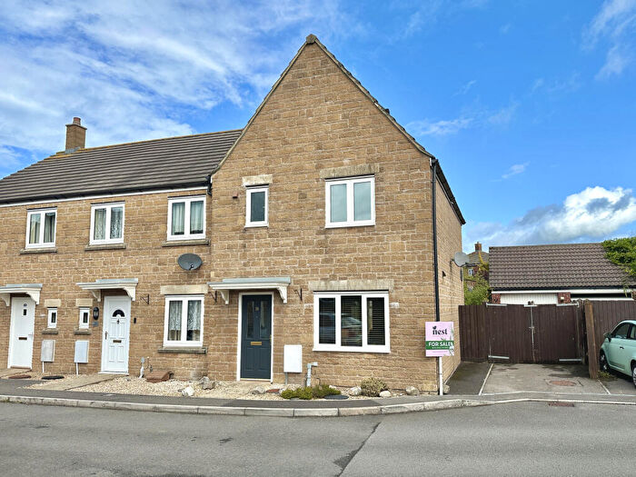 3 Bedroom End Of Terrace House For Sale In Chaffinch Chase, Gillingham, SP8
