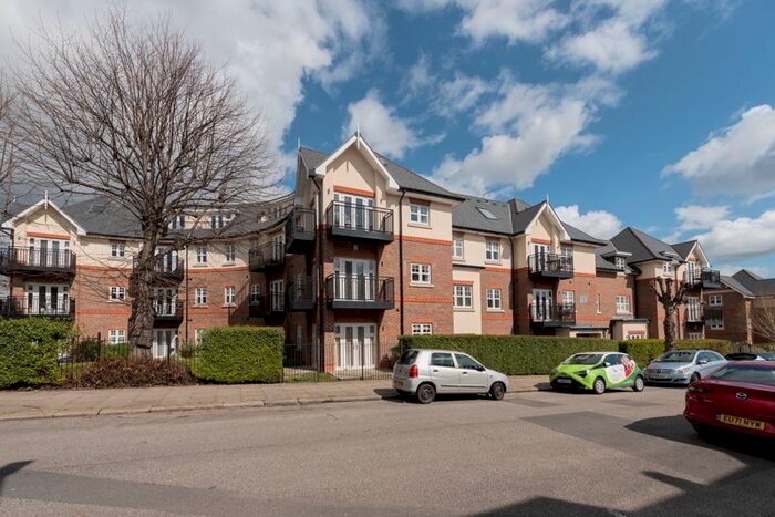 3 Bedroom Flat To Rent In Hyacinth Court, Chelmsford Road, London, N14