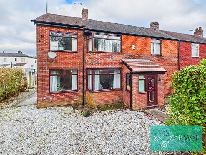 3 Bedroom Semi-Detached House For Sale In Longview Drive, Swinton, Manchester, M27