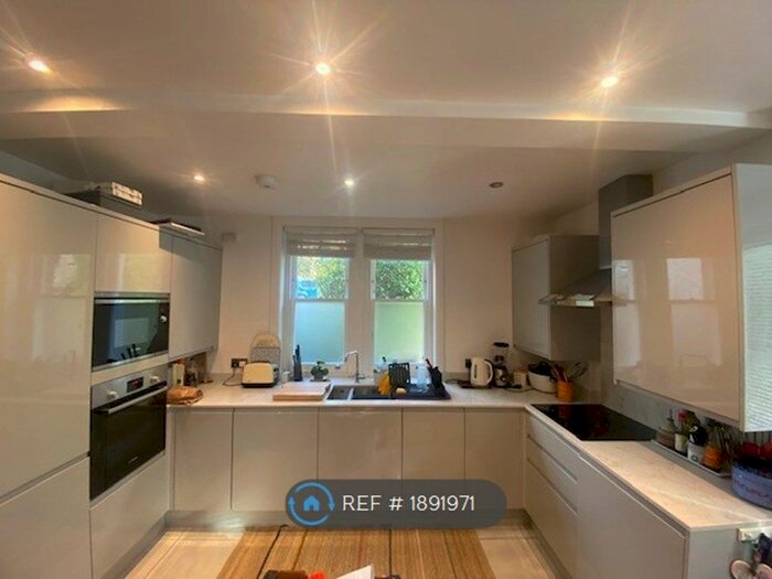 1 Bedroom Flat To Rent In Thicket Road, London, SE20