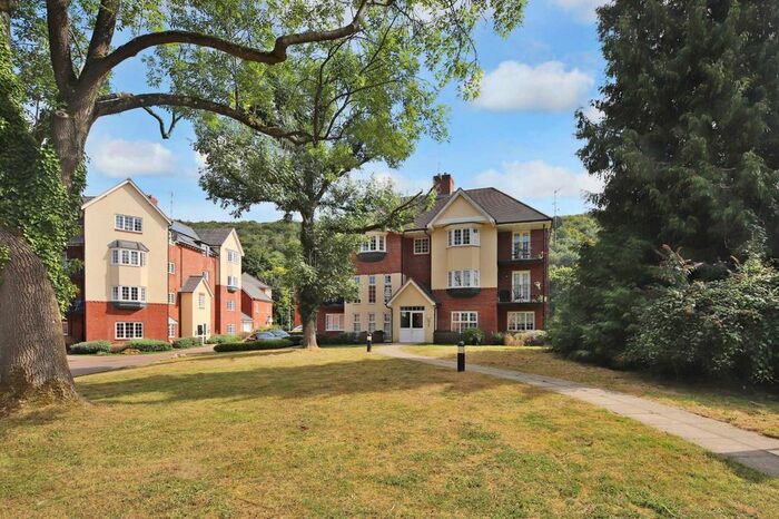 2 Bedroom Flat To Rent In Scarlett Avenue, Wendover, HP22