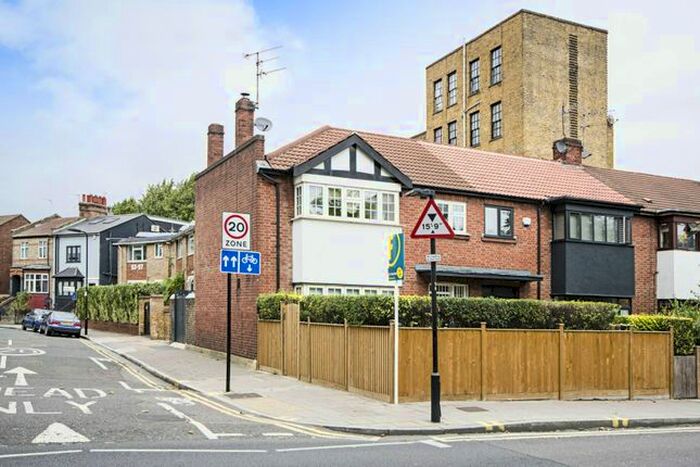 3 Bedroom Property To Rent In Dalston Lane, Dalston, London, E8