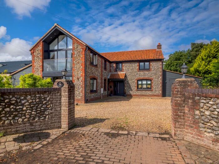 4 Bedroom Detached House For Sale In Coast Road, Walcott, Norwich, Norfolk, NR12