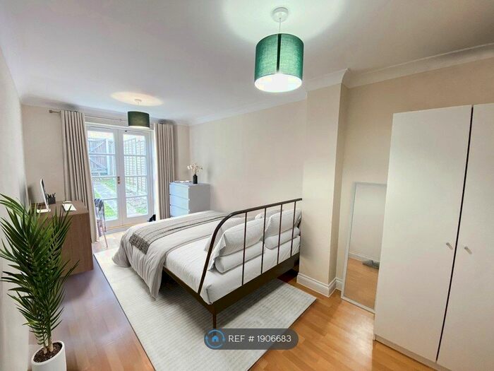 4 Bedroom Terraced House To Rent In Albany Gardens, Colchester, CO2