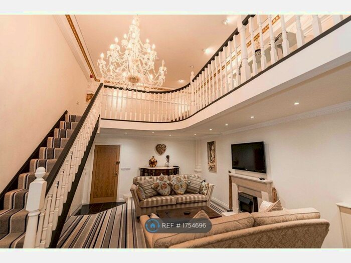 2 Bedroom Flat To Rent In Burlington Mansions, Bournemouth, BH5