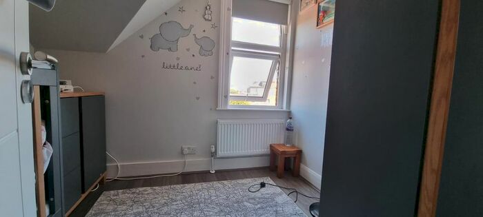 3 Bedroom Block Of Flats To Rent In Crescent Road, London, N3