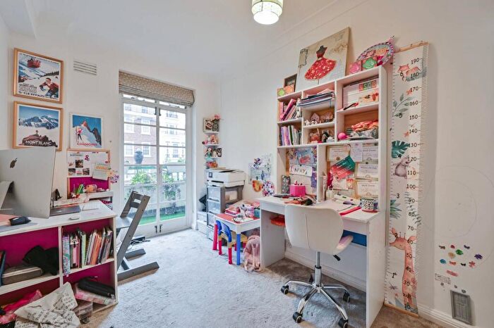 3 Bedroom Flat To Rent In Dorset House, Gloucester Place, Marylebone, London, NW1