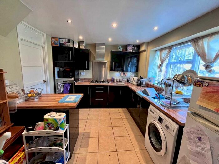 3 Bedroom Semi-Detached House To Rent In Brickmakers Lane, Hemel Hempstead, HP3