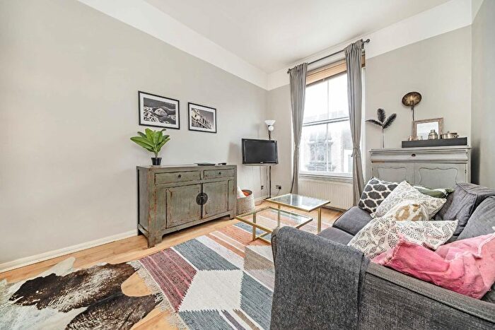 1 Bedroom Flat For Sale In Ladbroke Grove, North Kensington, W10