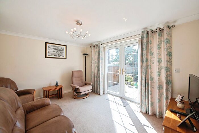 2 Bedroom Bungalow For Sale In Lonsdale Gardens, Providence Hill, Bursledon, Southampton, SO31