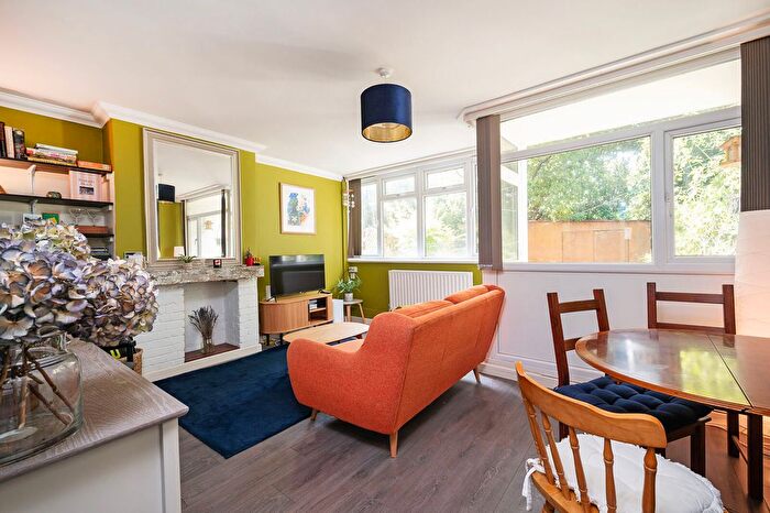 3 Bedroom Maisonette To Rent In Wick Road, Hackney, London, E9