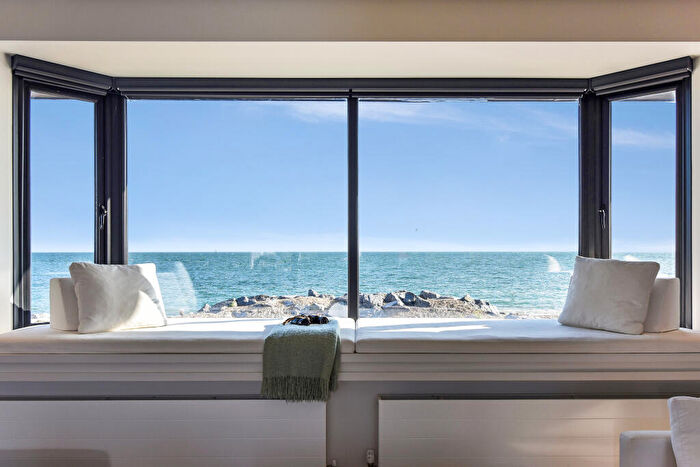 4 Bedroom Detached House For Sale In Southwood Road, Hayling Island, PO11