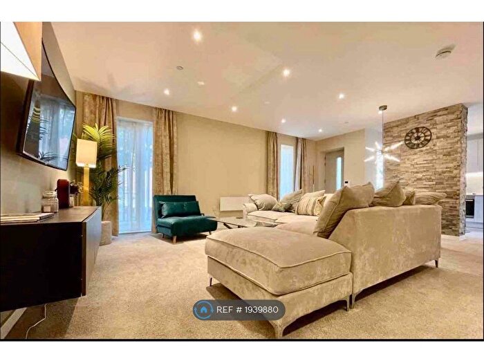 3 Bedroom Terraced House To Rent In Garden Lane, Manchester, M3