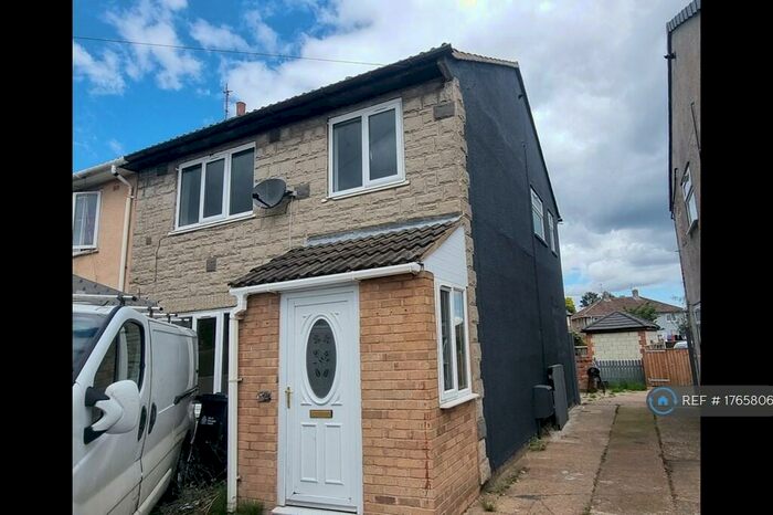 3 Bedroom Semi-Detached House To Rent In Elmfield Road, New Rossington, Doncaster, DN11