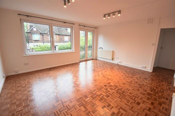 2 Bedroom Flat To Rent In Liskeard Gardens, Blackheath, SE3